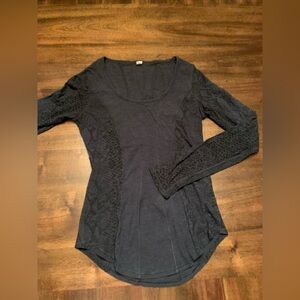 Lululemon Between The Lines Long Sleeve
Heathered Inkwell Snake Women’s 4